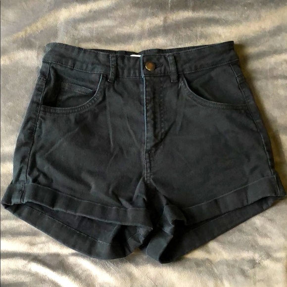 H&M Shorts - Picture 2 of 3